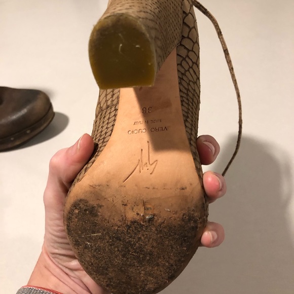 Guisepee peep toes with stacked heel. - Picture 3 of 4